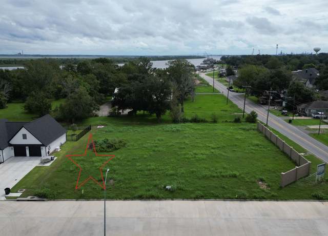 Property at 601 Harbor Ln, Port Neches, TX 77651