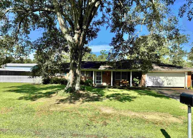 Property at 280 Smith St, Vidor, TX 77662, 3 beds, 2 baths