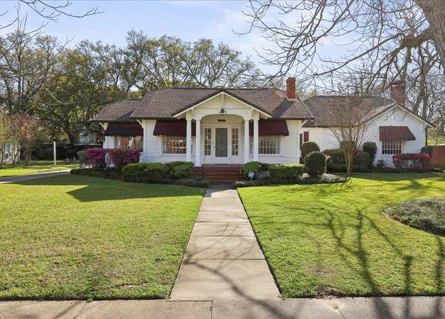 Property at 2621 Evergreen Dr, Port Arthur, TX 77642, 4 beds, 2.5 baths