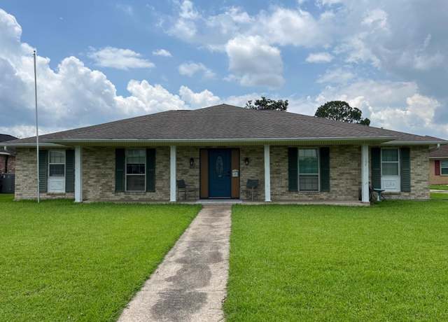 Property at 2710 Ruth Ln, Port Neches, TX 77651, 3 beds, 2 baths