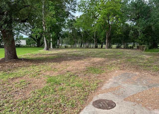 Property at 1921 Avenue D, Port Neches, TX 77651
