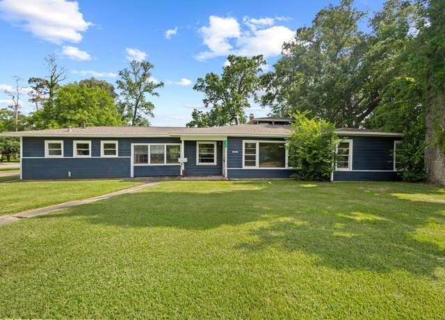 Property at 3015 Timberwood Ln, Beaumont, TX 77703, 5 beds, 3.5 baths