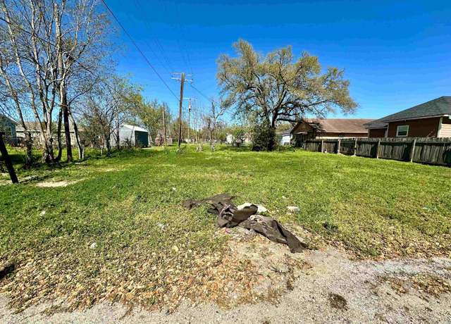 Property at 916 Charleston Ave, Port Arthur, TX 77640