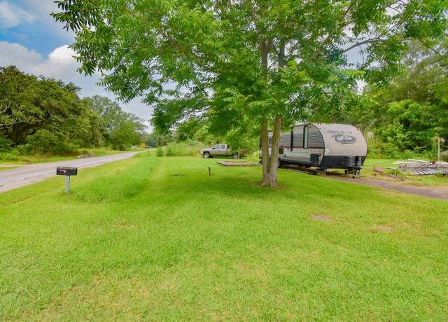 Property at 7010 S Meadow Dr, Orange, TX 77630