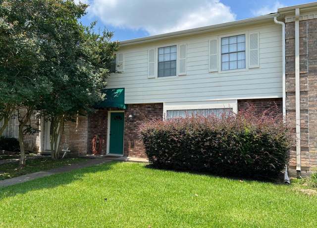 Property at 3176 Matterhorn Dr, Port Neches, TX 77651, 3 beds, 2.5 baths