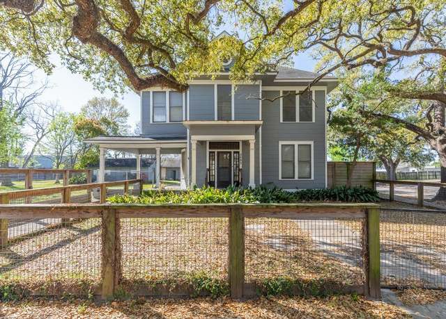 Property at 2093 Mcfaddin St, Beaumont, TX 77701, 5 beds, 2.5 baths