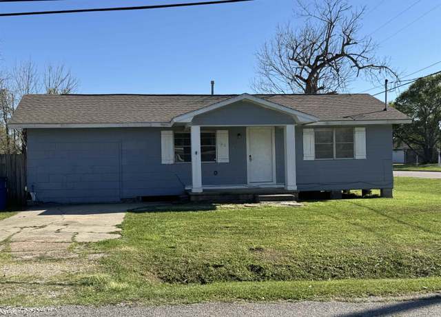 Property at 385 Warner St, Bridge City, TX 77611, 3 beds, 1 bath