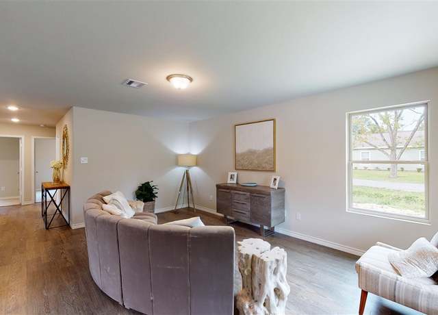 Property at 1005 Church St, Beaumont, TX 77705, 3 beds, 1 bath