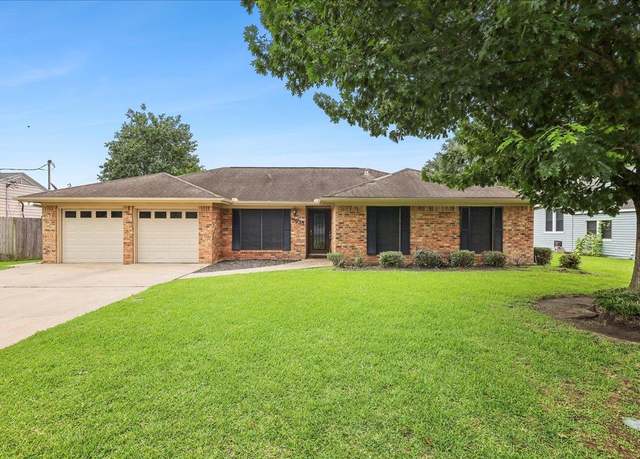 Property at 5938 W Madison Blvd, Groves, TX 77619, 4 beds, 2 baths
