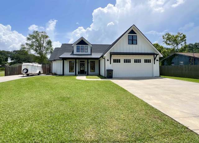 Property at 940 Highland Dr, Bridge City, TX 77611, 3 beds, 2 baths