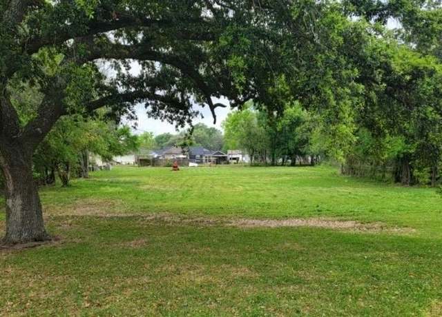 Property at 2927 Ruby Dr, Groves, TX 77619