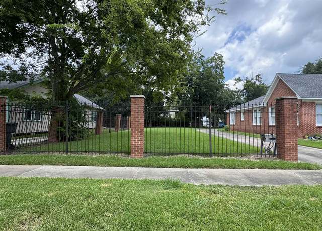 Property at 2570 Mcfaddin St, Beaumont, TX 77702