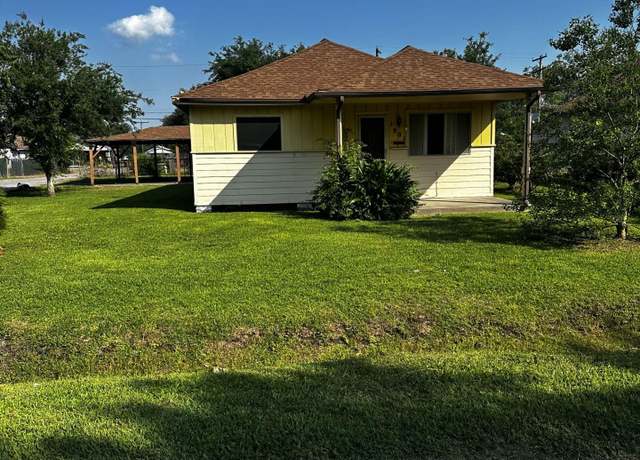 Property at 1901 14th St, Port Arthur, TX 77640, 4 beds, 2 baths