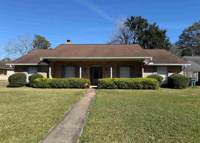 Property at 870 Stacewood Dr, Beaumont, TX 77706, 4 beds, 2.5 baths