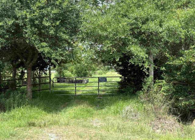 Property at 20490 Englin Rd, Winnie, TX 77665