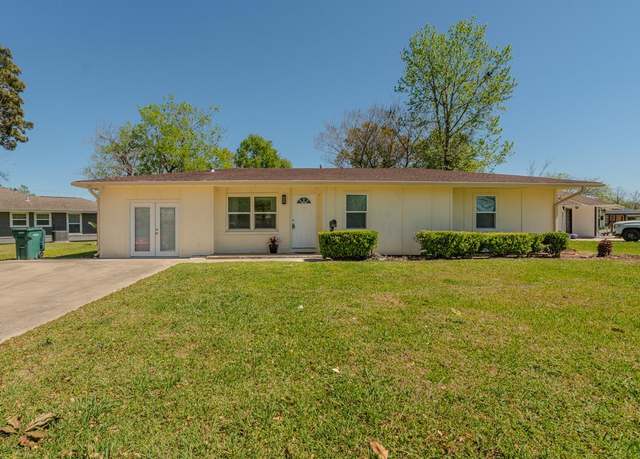 Property at 3890 Bryan Dr, Beaumont, TX 77707, 4 beds, 2 baths