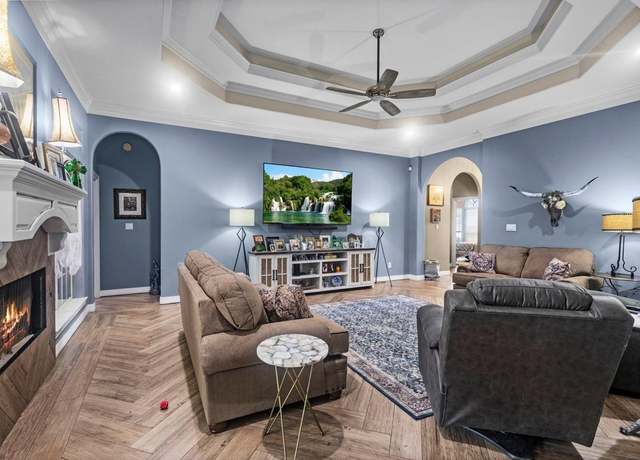 Property at 9655 Grapevine Dr, Orange, TX 77630, 5 beds, 3.5 baths