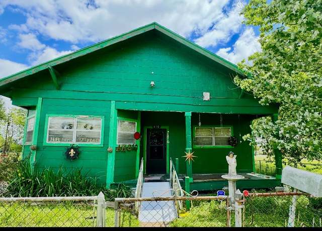 Property at 810 13 St, Port Arthur, TX 77640, 3 beds, 2 baths