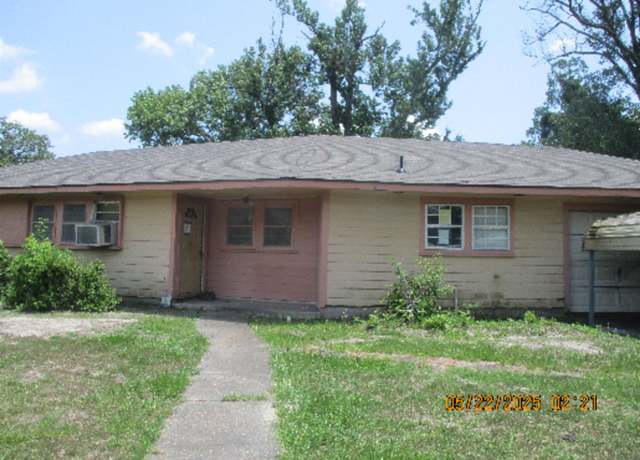Property at 1009 Ruby Ln, Orange, TX 77630, 3 beds, 1 bath