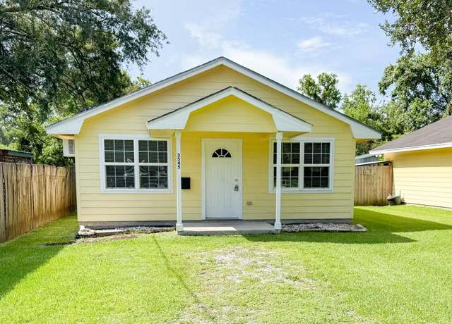 Property at 3545 Nightingale St, Orange, TX 77630, 2 beds, 1 bath
