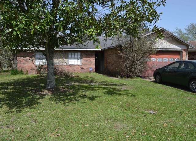 Property at 5790 Meadowview Rd, Beaumont, TX 77708, 3 beds, 2 baths