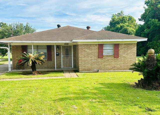 Property at 1042 Alabama, Beaumont, TX 77710, 3 beds, 2 baths