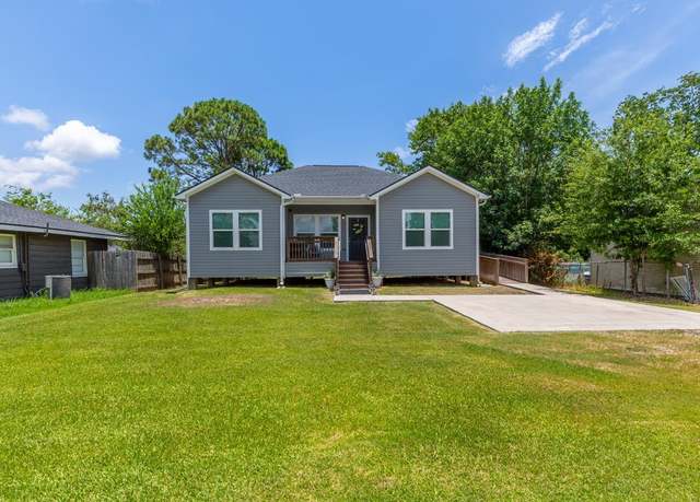 Property at 3132 Walnut St, Groves, TX 77619, 2 beds, 1 bath