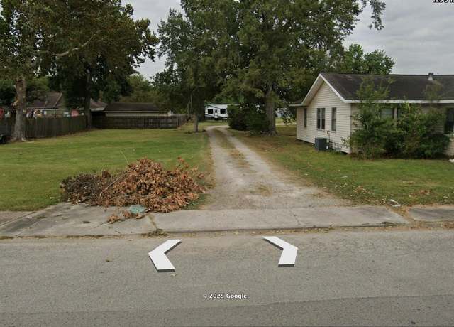 Property at 124 S 12th St, Nederland, TX 77627