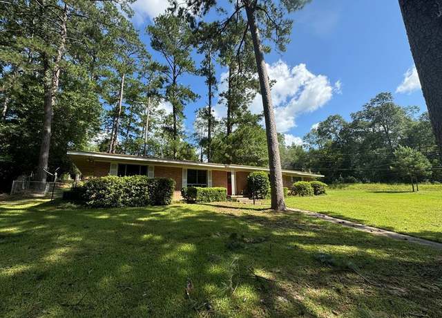 Property at 705 Willow Dr, Jasper, TX 75951, 3 beds, 2 baths