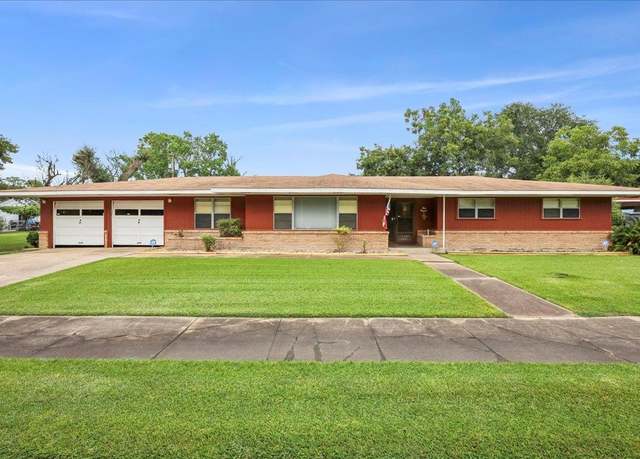 Property at 300 Dodge Pl, Port Arthur, TX 77642, 3 beds, 1.5 baths