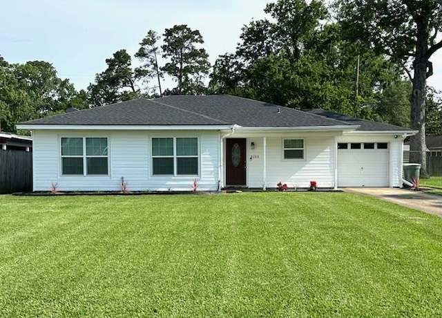 Property at 3155 S Willowood Ln, Beaumont, TX 77703, 3 beds, 2 baths