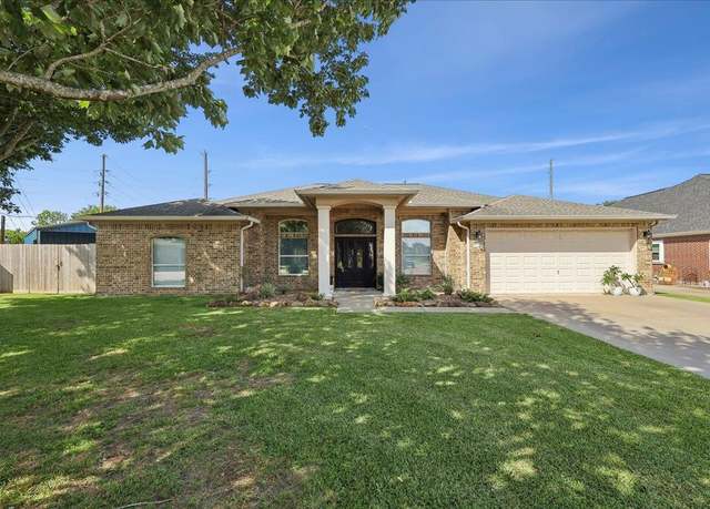 Property at 3152 Forest Oaks Dr, Port Neches, TX 77651, 4 beds, 3 baths