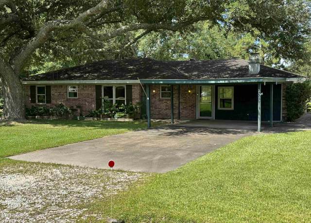 Property at 2325 Buchannon, Silsbee, TX 77656, 3 beds, 2 baths