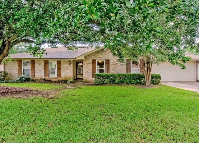 Property at 4540 Brook Hollow Dr, Vidor, TX 77662, 3 beds, 2 baths