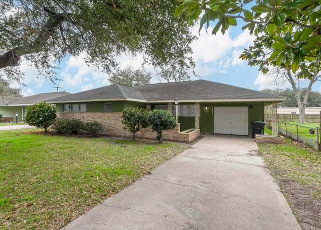 Property at 3831 Boyd Ave, Groves, TX 77619, 3 beds, 2 baths