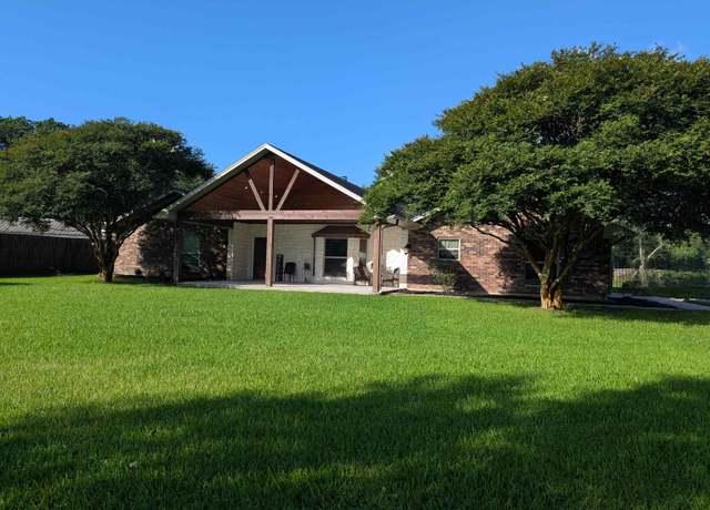 Property at 1405 Turner Dr, Bridge City, TX 77611, 4 beds, 4 baths