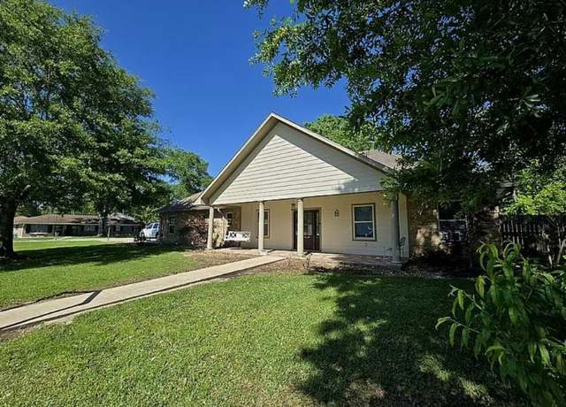 Property at 7090 Carroll Ln, Beaumont, TX 77713, 5 beds, 3.5 baths