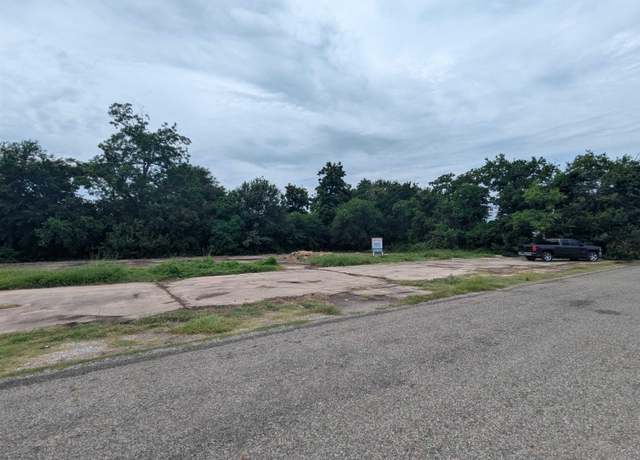 Property at 6131 Jefferson Blvd, Groves, TX 77619