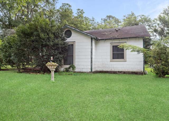 Property at 104 N Reid St, Woodville, TX 75979, 3 beds, 2 baths