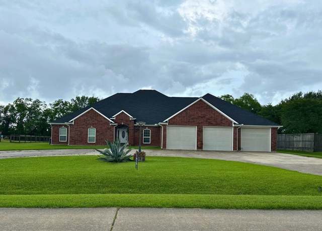 Property at 8135 Dawn Dr, Beaumont, TX 77705, 4 beds, 4.5 baths