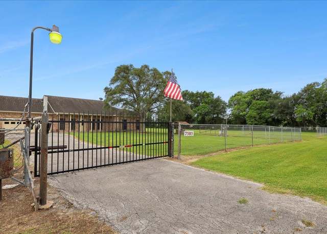 Property at 7385 Fannett Rd, Beaumont, TX 77705, 3 beds, 2 baths