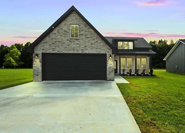 Property at 1200 Pine St, Vidor, TX 77662, 3 beds, 2 baths