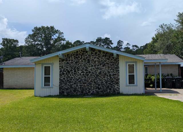 Property at 220 Nagel St, Vidor, TX 77662, 3 beds, 2 baths