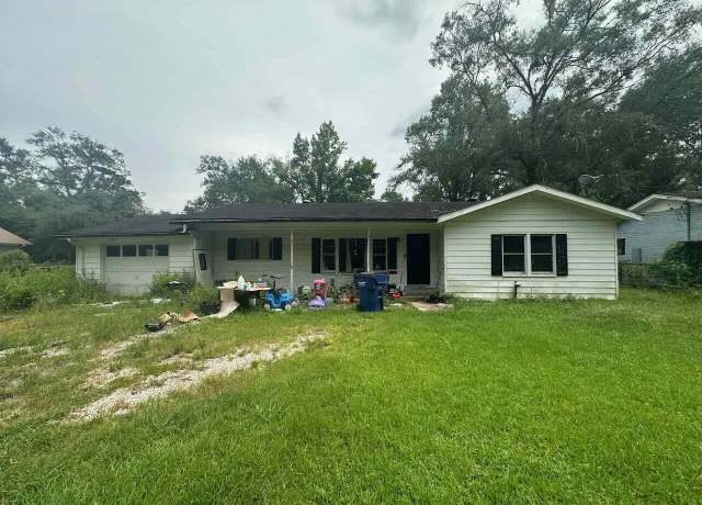 Property at 1110 Marshall Ln, Silsbee, TX 77656, 3 beds, 1 bath