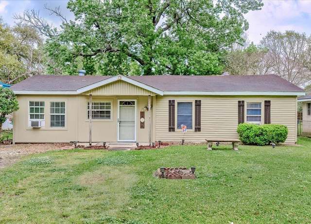 Property at 1032 Galveston St, China, TX 77613, 4 beds, 1 bath