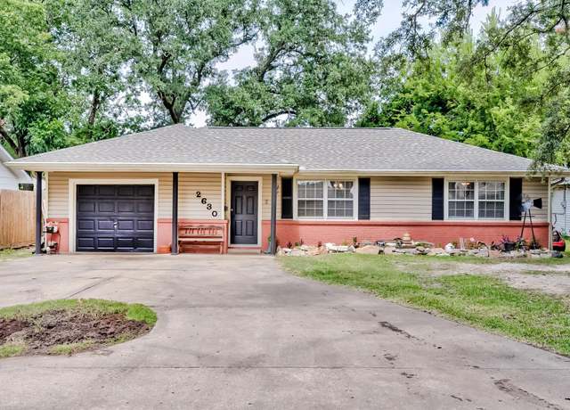 Property at 2630 Azalea Ave, Groves, TX 77619, 3 beds, 1.5 baths