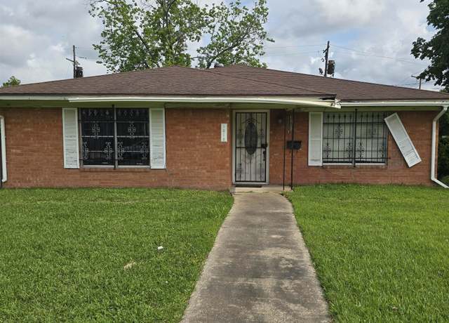 Property at 1610 Cartwright Ave, Beaumont, TX 77701, 2 beds, 2 baths