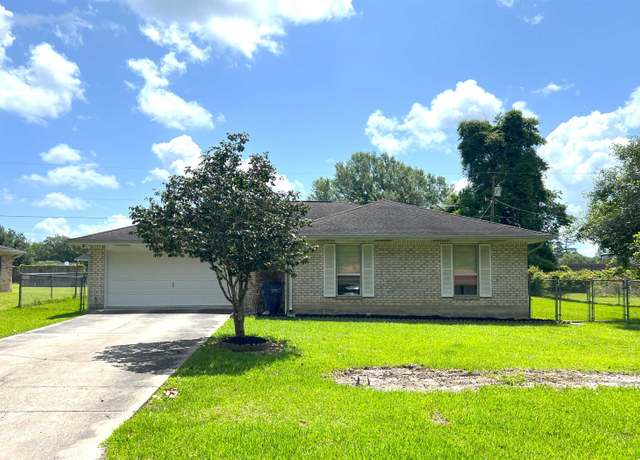 Property at 109 Carriage Ln, Silsbee, TX 77656, 3 beds, 2 baths