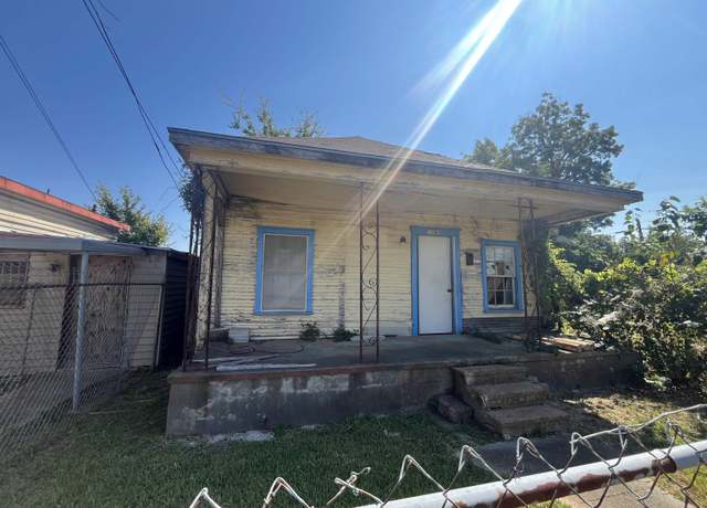 Property at 1092 Center St, Beaumont, TX 77701, 2 beds, 2 baths
