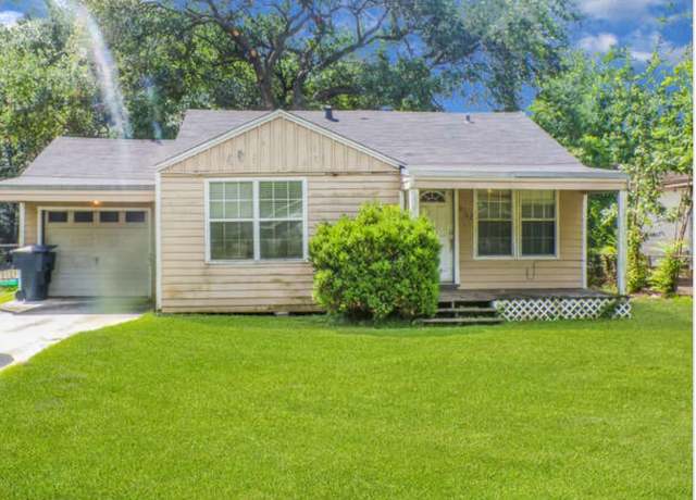Property at 6162 East Dr, Groves, TX 77619, 2 beds, 1 bath